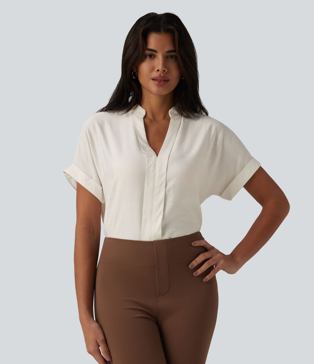 Chemise col V manches courtes aspect lin pour le bureau