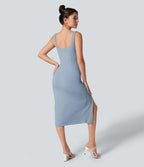 Robe corset midi moulante ruchée à encolure carrée, dos nu, brassière intégrée