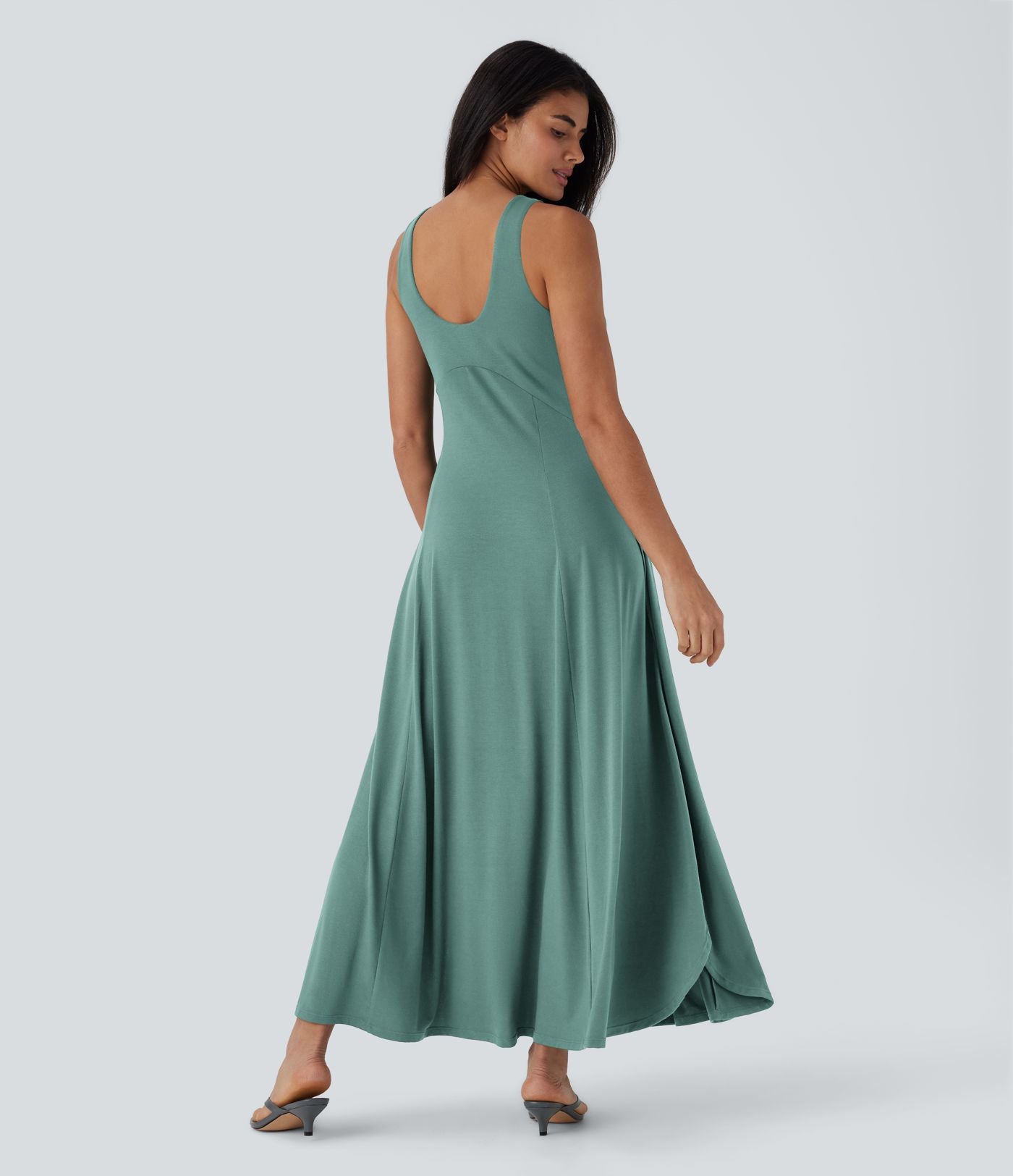 Robe longue à bretelles avec col U, dos nu, fente et coupe fluide
