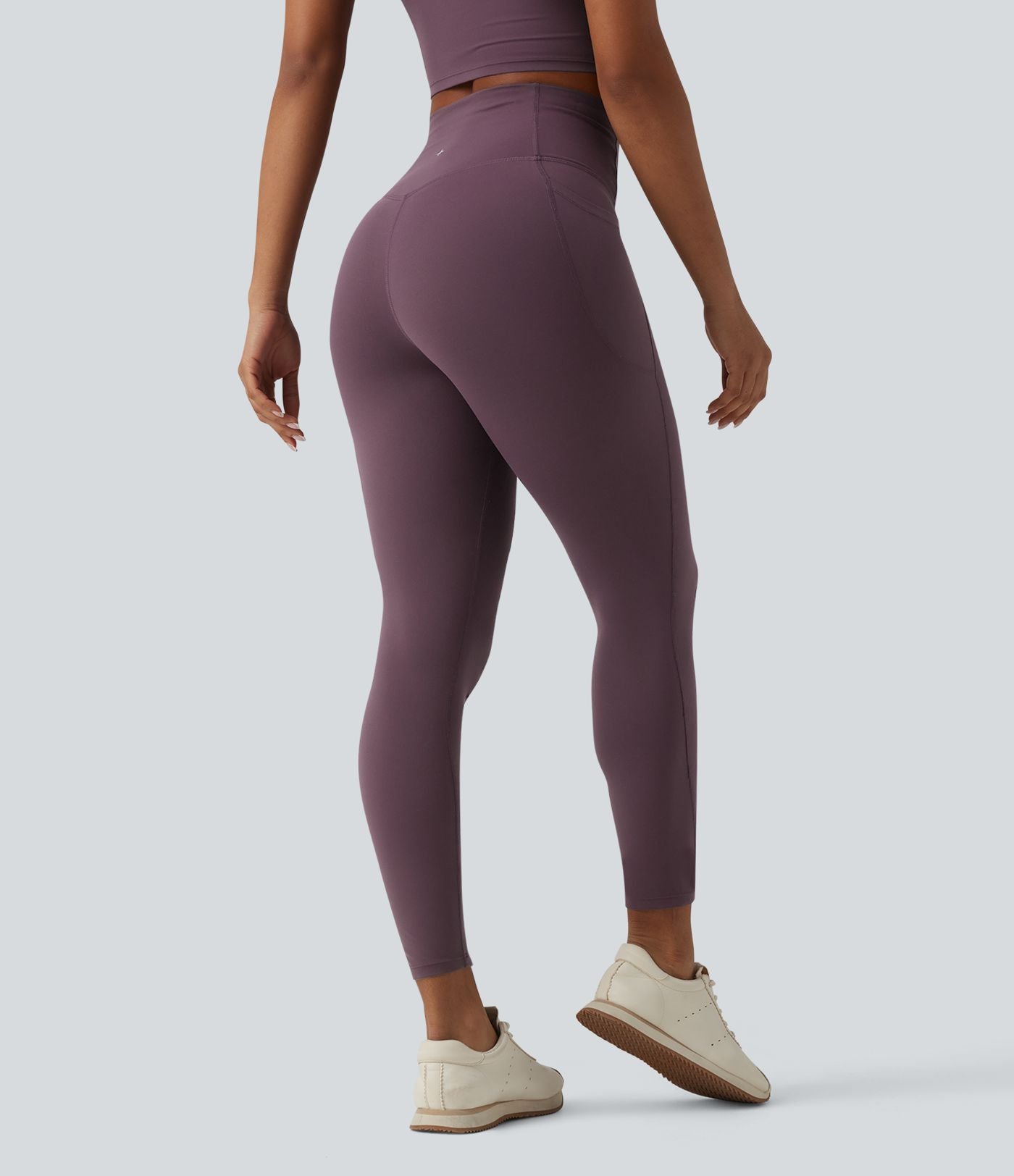 Legging de sport SoftlyZero™ taille haute avec empiècements en dentelle contrastée et poches – UPF 50+