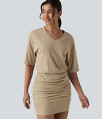 Robe mini moulante décontractée en maille côtelée, col V, manches courtes, froncée