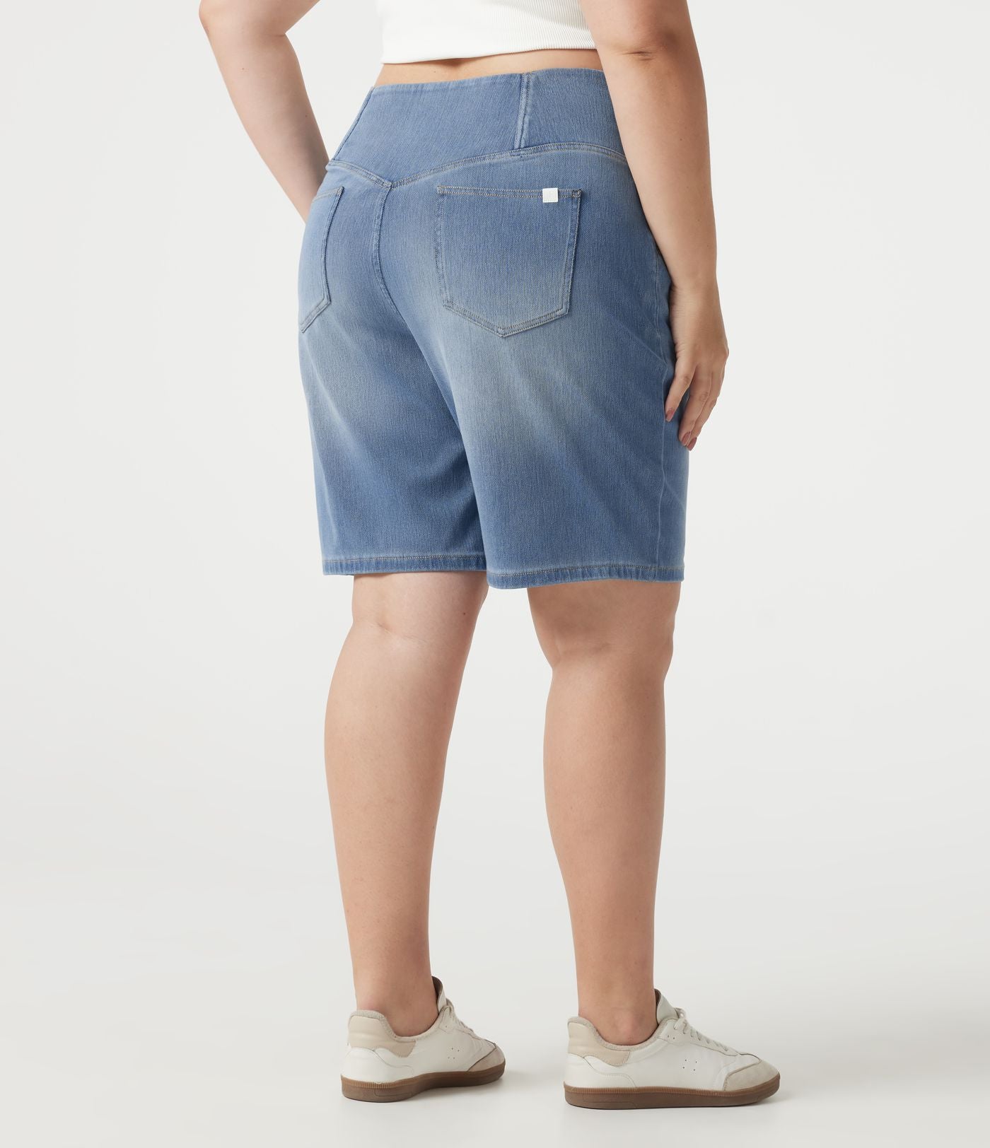 Short baggy grande taille en jean Halara Flex™ Denim taille haute croisée, effet ventre plat, avec poches