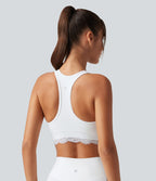 Halara UltraSculpt™ Brassière de sport maintien léger col V avec coussinets amovibles, dos nageur et dentelle contrastée