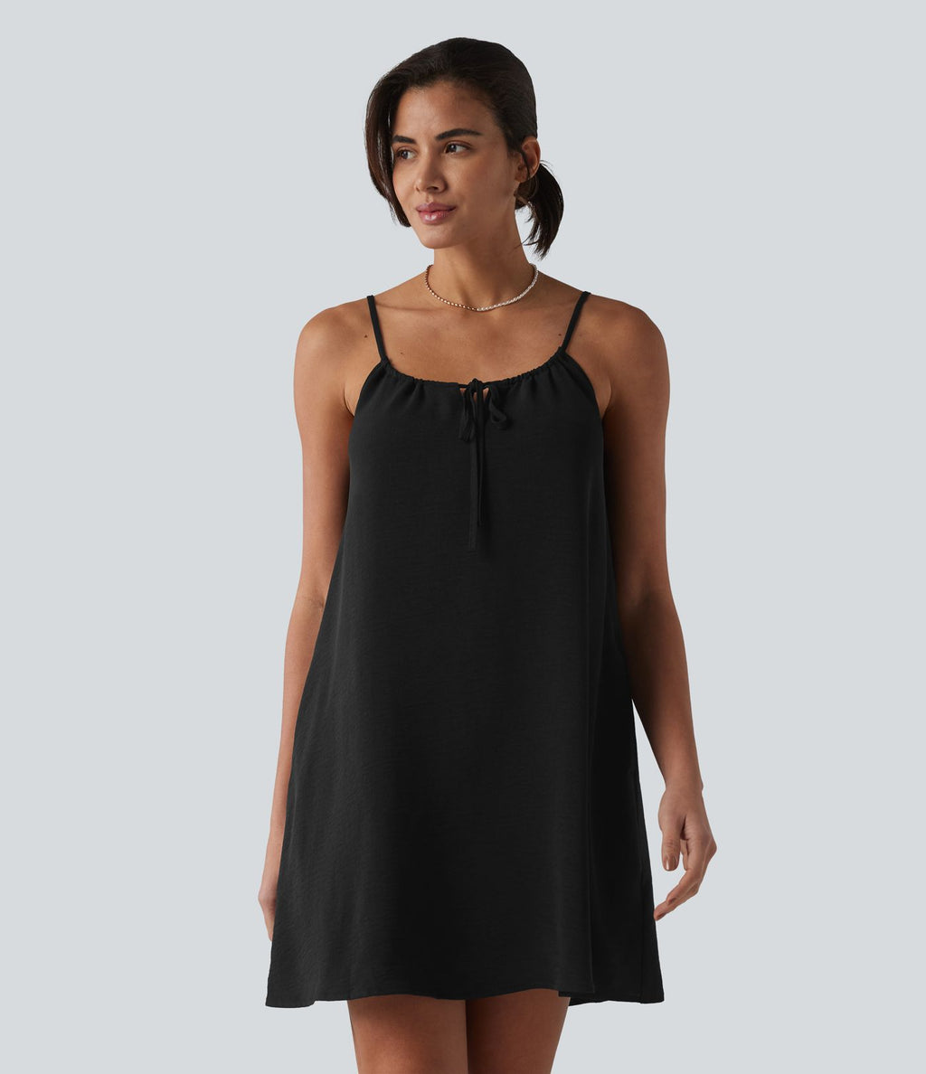 Robe courte à bretelles aspect lin avec laçage décoratif et poches