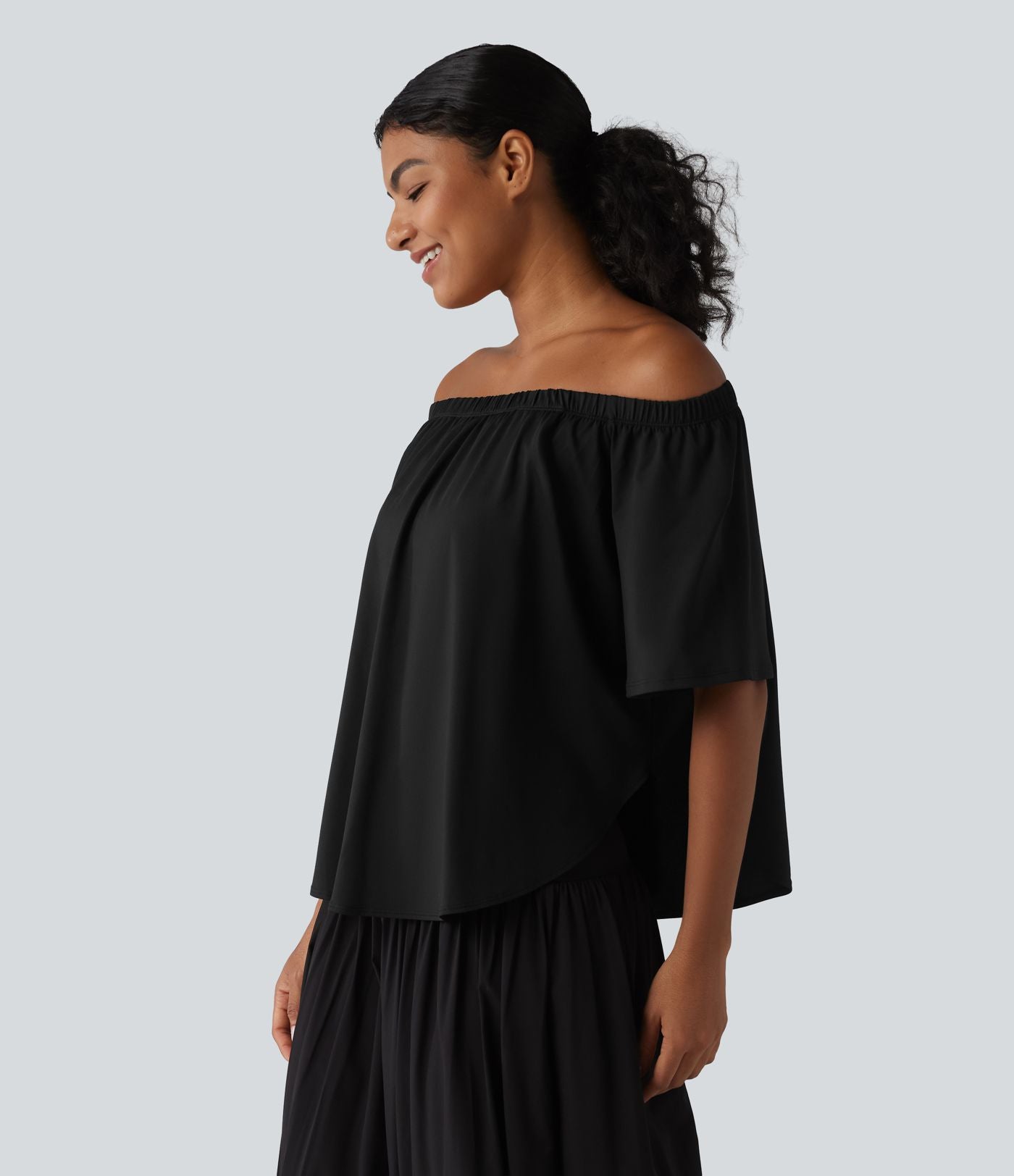 T-shirt épaules dénudées manches courtes avec fente, ourlet arrondi et soutien-gorge intégré coupe décontractée