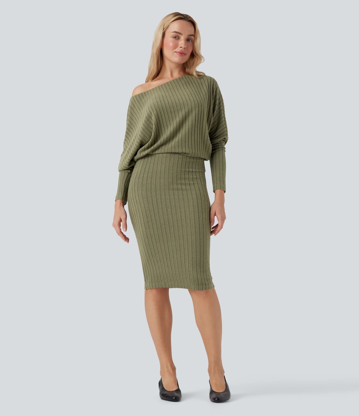 Robe de mi-longue moulante décontractée maille côtelée épaules dénudées manches chauve-souris