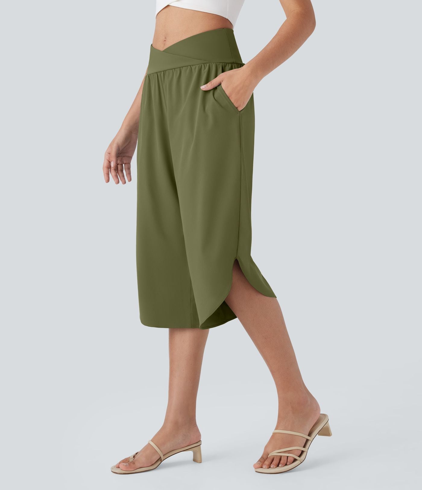 Pantalon capri de vacances Breezeful™ taille haute croisée avec poches latérales, fente et séchage rapide