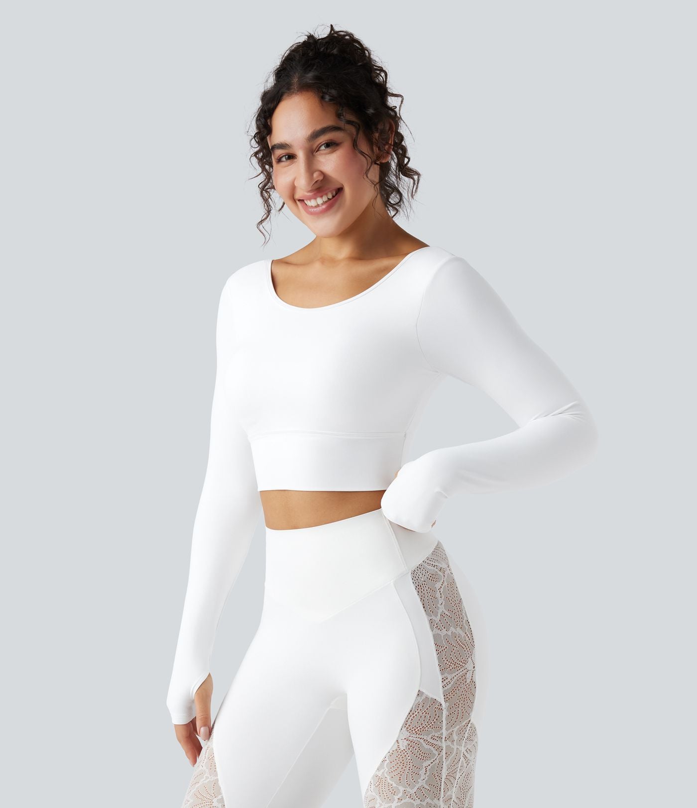 Haut de sport yoga court push-up à manches longues avec passants pouces et dentelle contrastée - UPF50+ SoftlyZero™