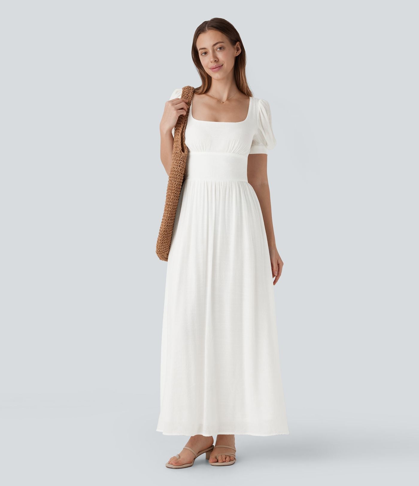Robe longue de villégiature fluide à col carré, manches bouffantes, laçage et taille cintrée
