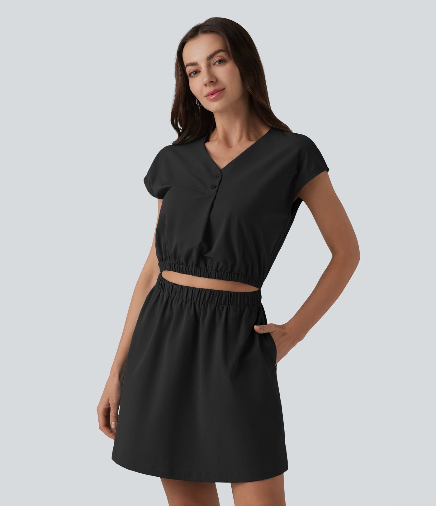 Robe col V manches courtes à découpes en popeline extensible avec poches