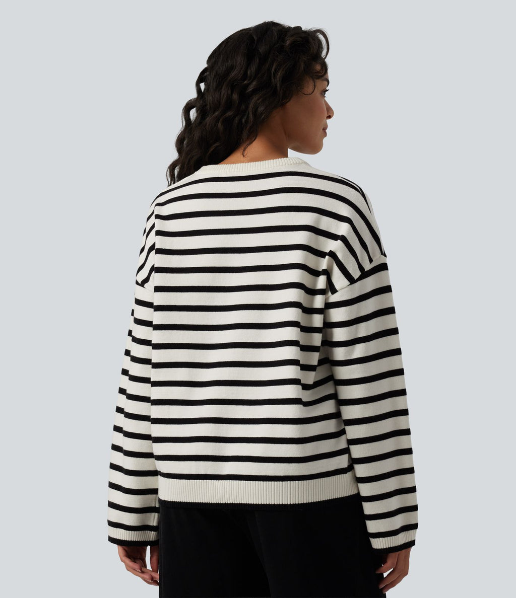 Pull casual à rayures col rond, manches longues et boutons décoratifs