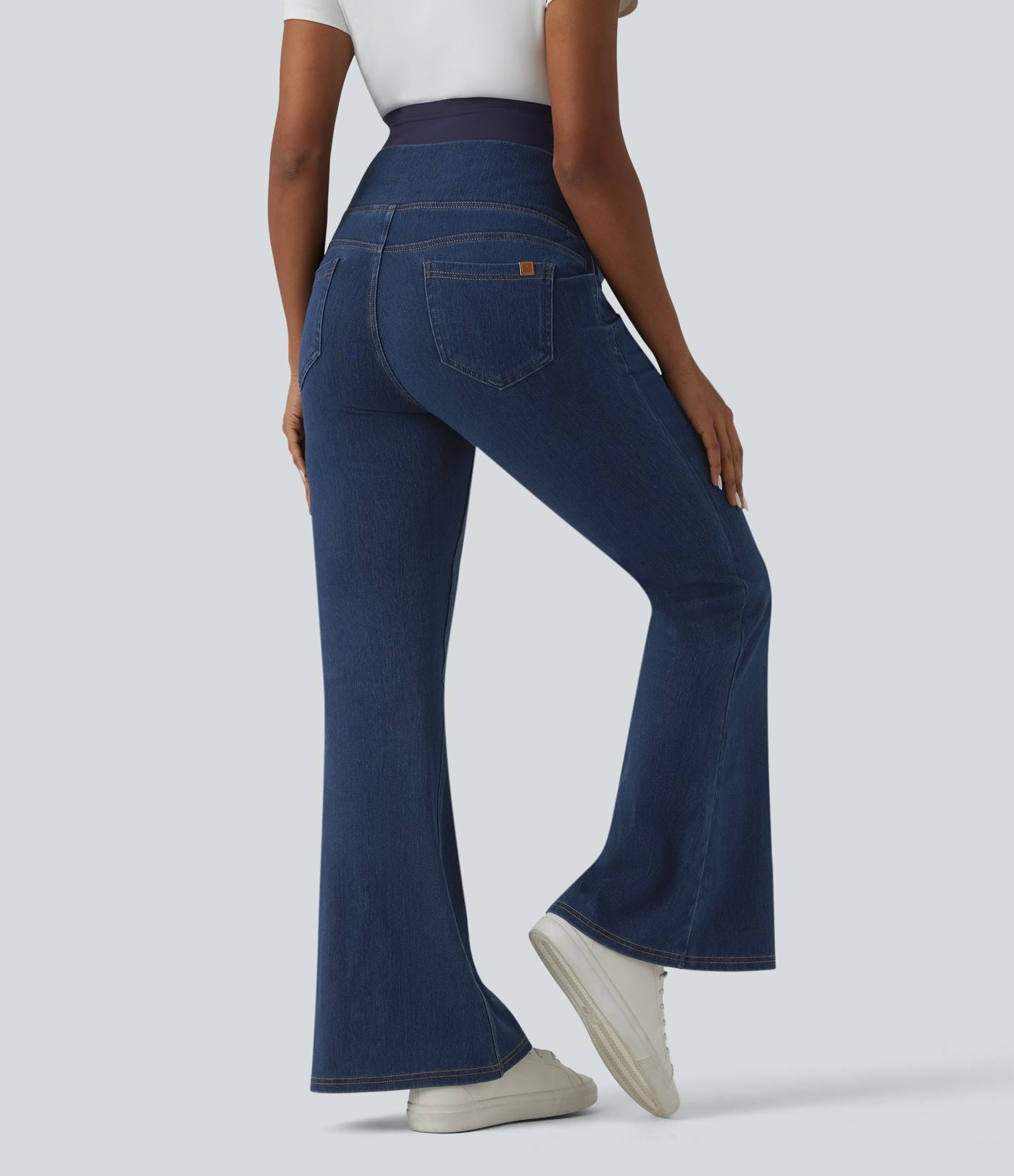 Halara Flex™ Jean évasé décontracté de maternité taille très haute croisé avec poches