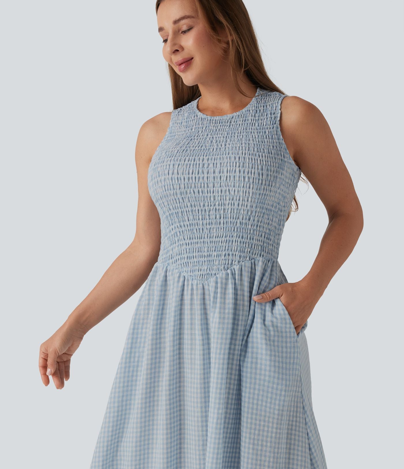 Robe midi fluide casual col rond sans manches à smocks et carreaux aspect lin avec poches