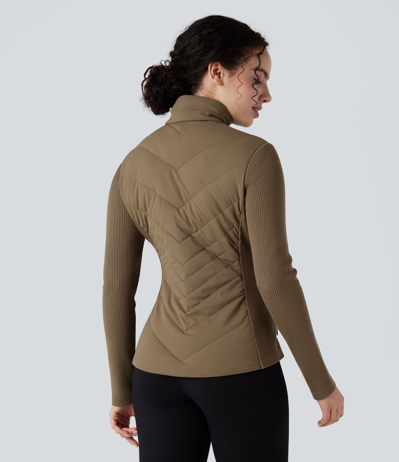 Veste matelassée décontractée à col montant et coupe ajustée, côtelée et contrastée, avec poches