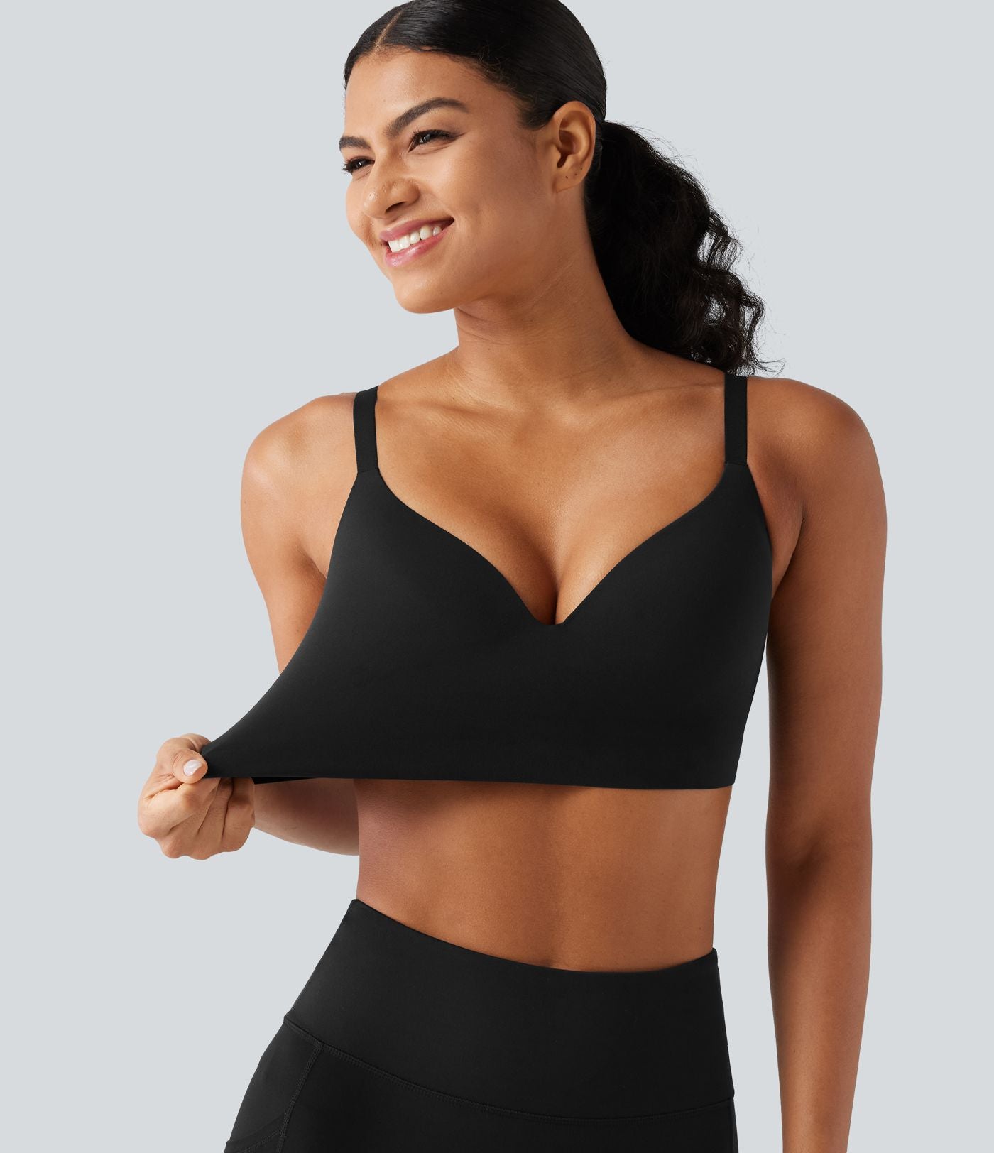 Brassière yoga SoftlyZero™ maintien léger à décolleté V plongeant, coussinets fixes, push-up, protection solaire UPF 50+