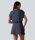 Robe de sport mini de yoga SoftlyZero™ Airy 2-en-1 effet frais InstantCool col rond à manches courtes, demi-zip et poches, accès facile Easy Peasy