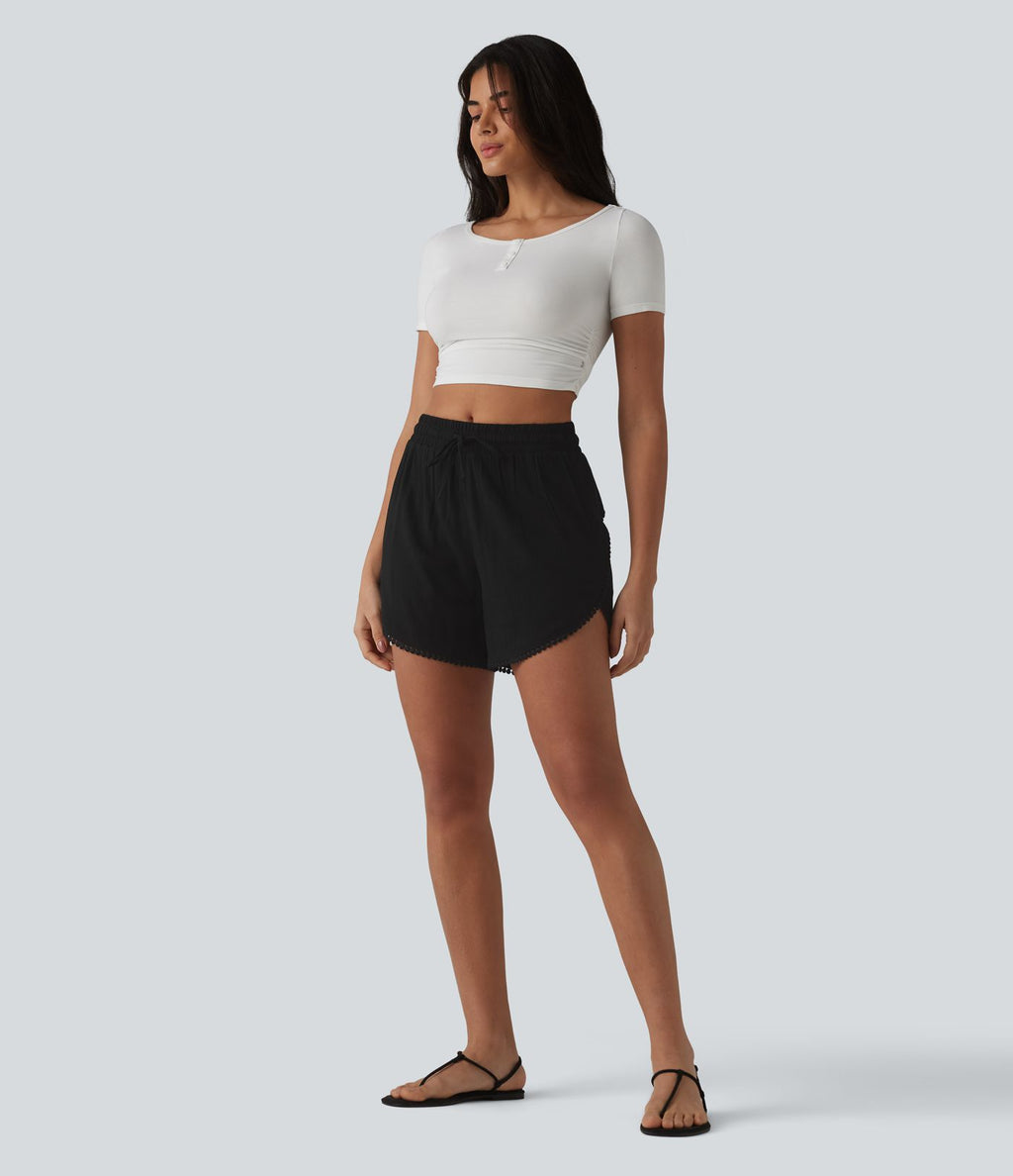 Short décontracté 2 en 1 à taille mi-haute, cordon de serrage, franges contrastées et ourlet arrondi