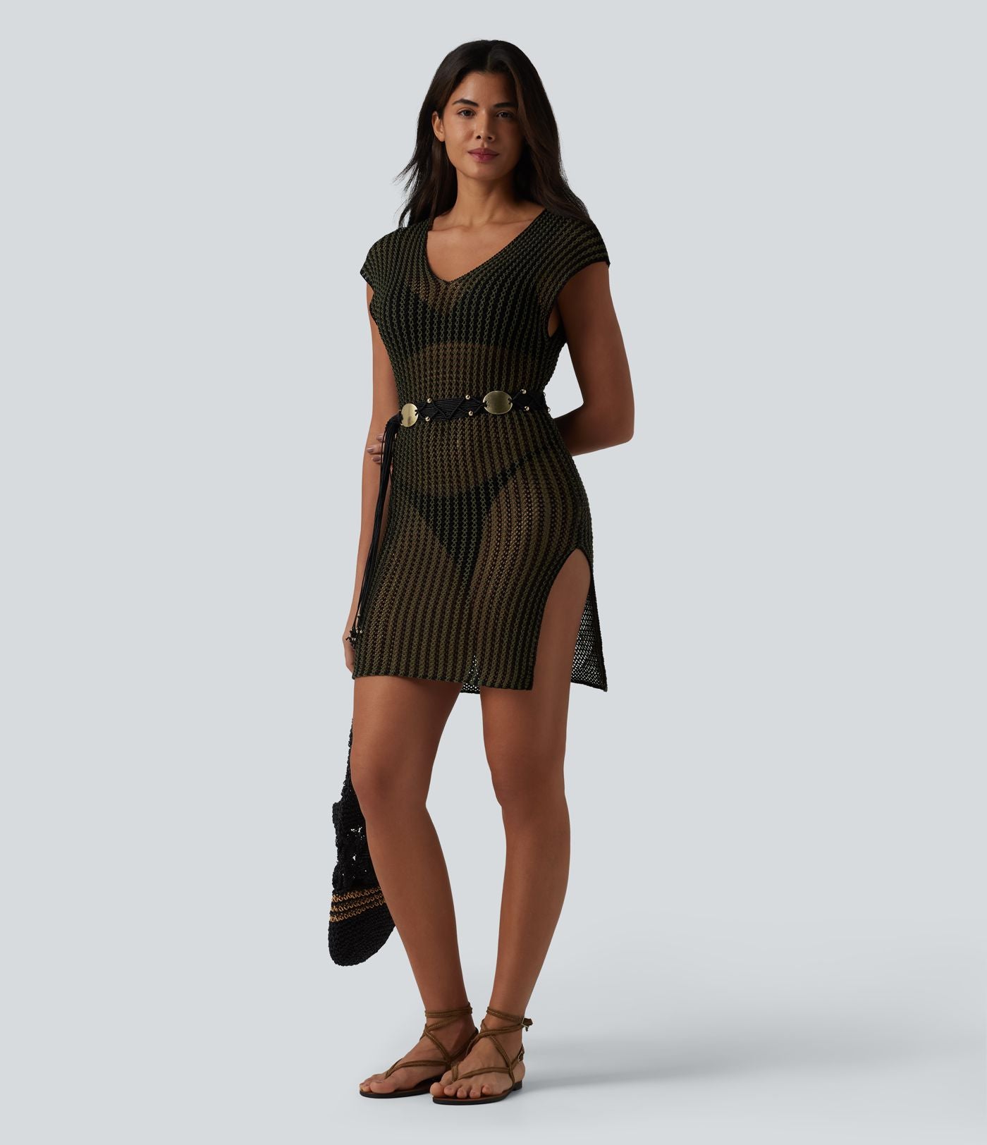 Robe de plage courte ajourée col V manches chauve-souris avec fente