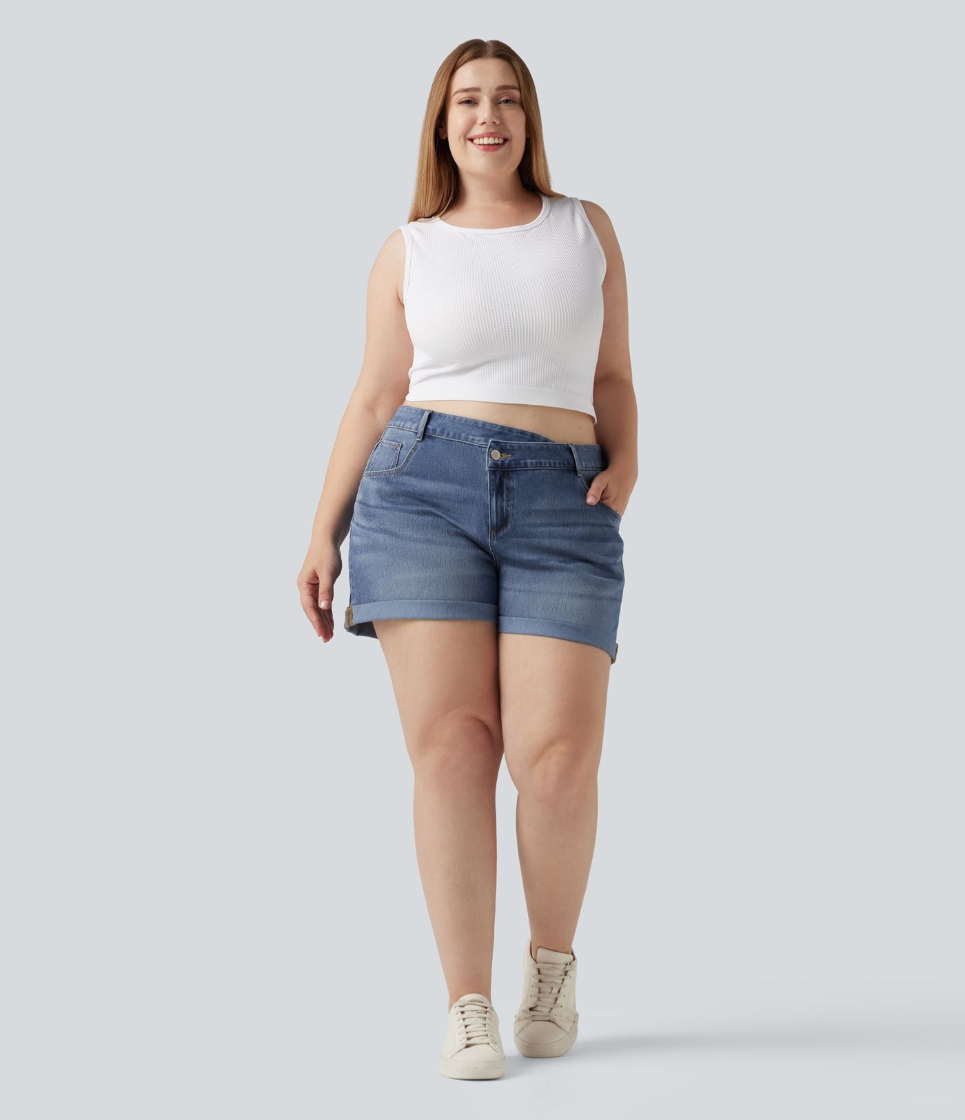 Short grande taille en jean Halara Flex™ délavé taille haute asymétrique avec ourlets retroussés et poches