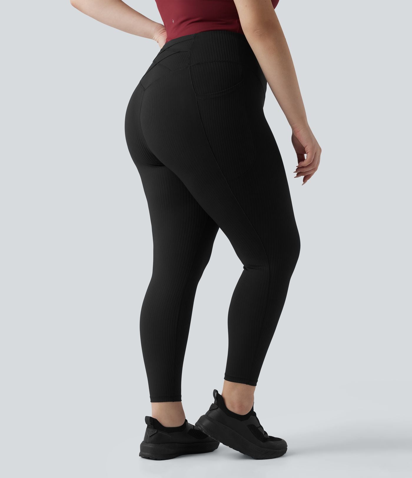 Legging sport grande taille en maille côtelé, effet ventre plat, taille haute avec poches