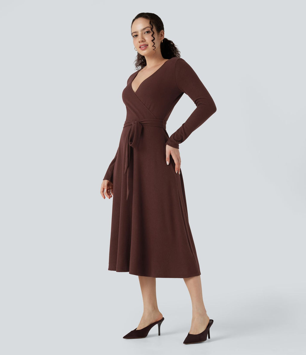Robe fluide côtelée col V manches longues ceinturée mi-longue
