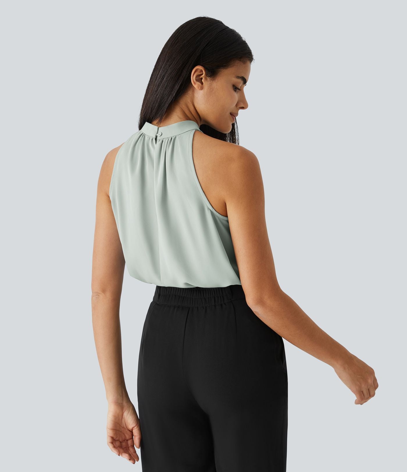 Blouse Travail Sans Manches Ourlet Courbé Col Haut Découpe au Dos Plis