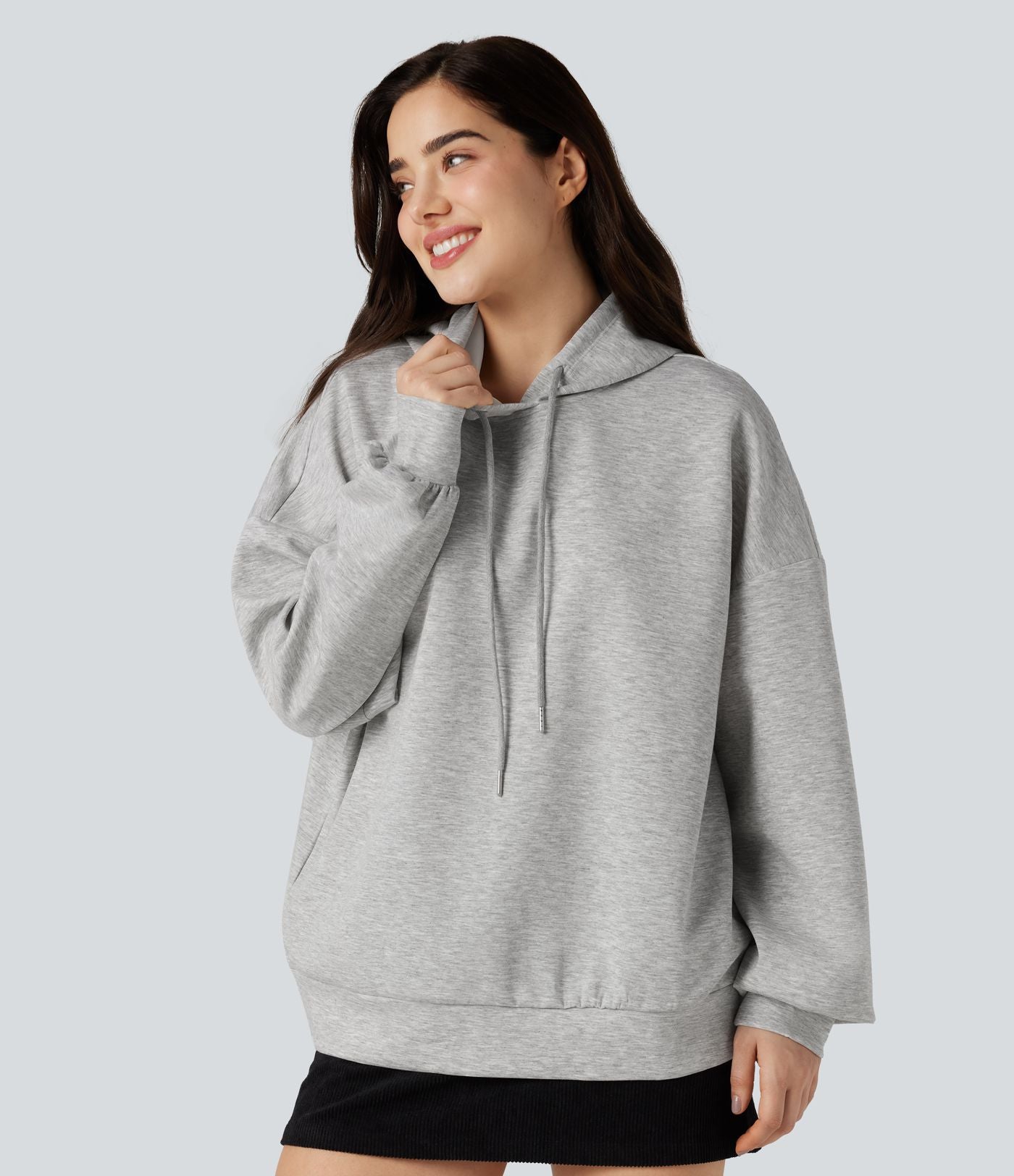 Sweat-shirt à capuche manches longues avec poches