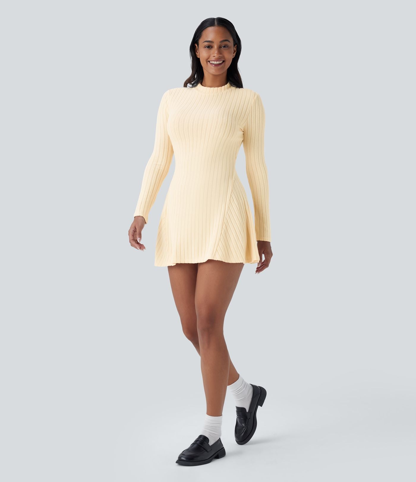 Robe de courte décontractée en maille côtelée à col montant et manches longues