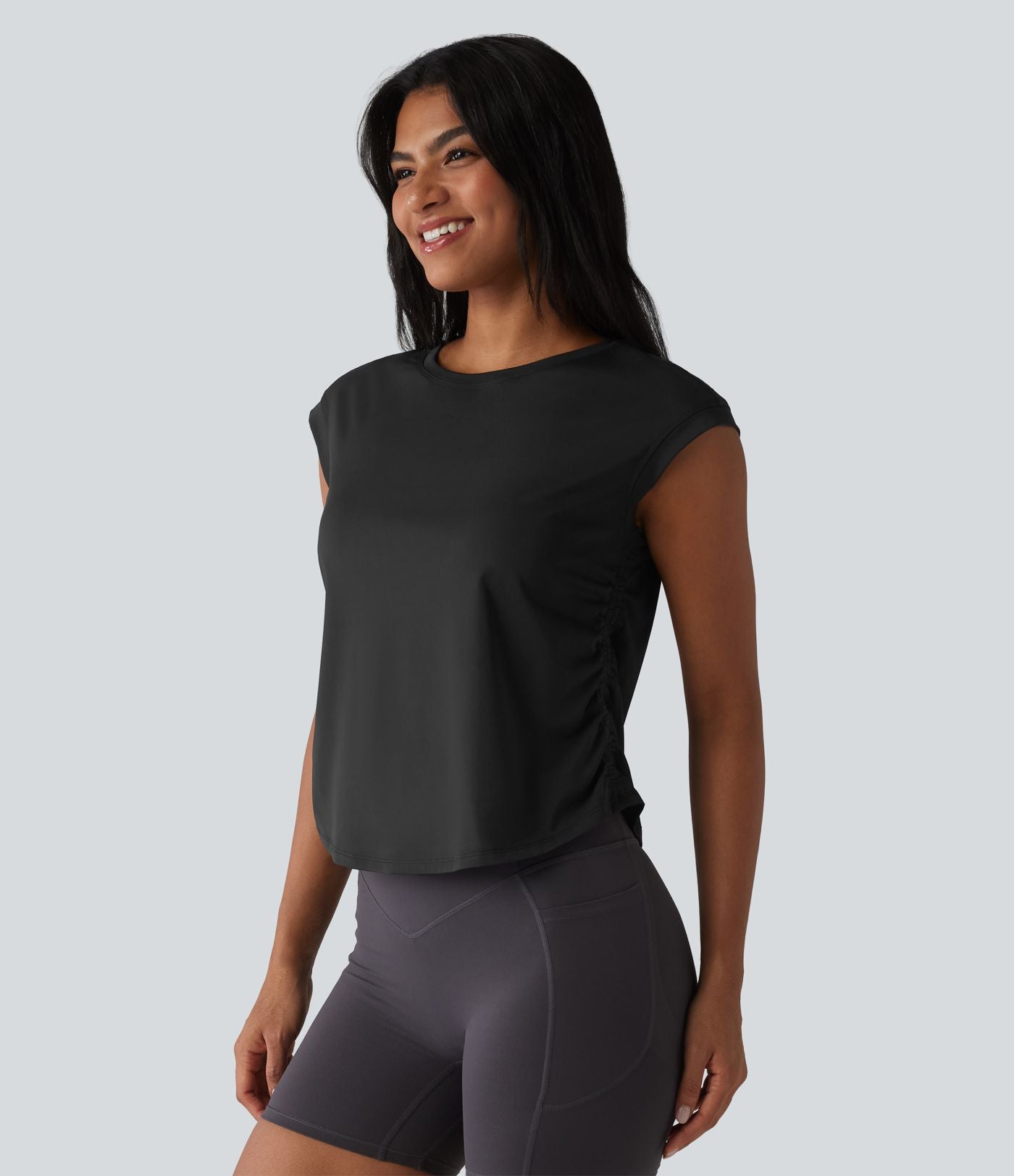 Haut de sport SoftlyZero™ séchage rapide col rond manches courtes avec fronces et ourlet arrondi