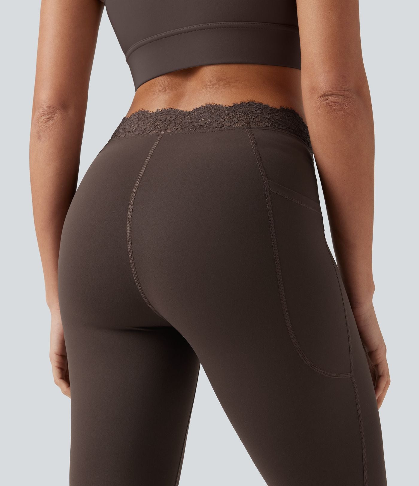 Halara UltraSculpt™ Legging évasé de yoga taille haute en V avec dentelle contrastée et poches