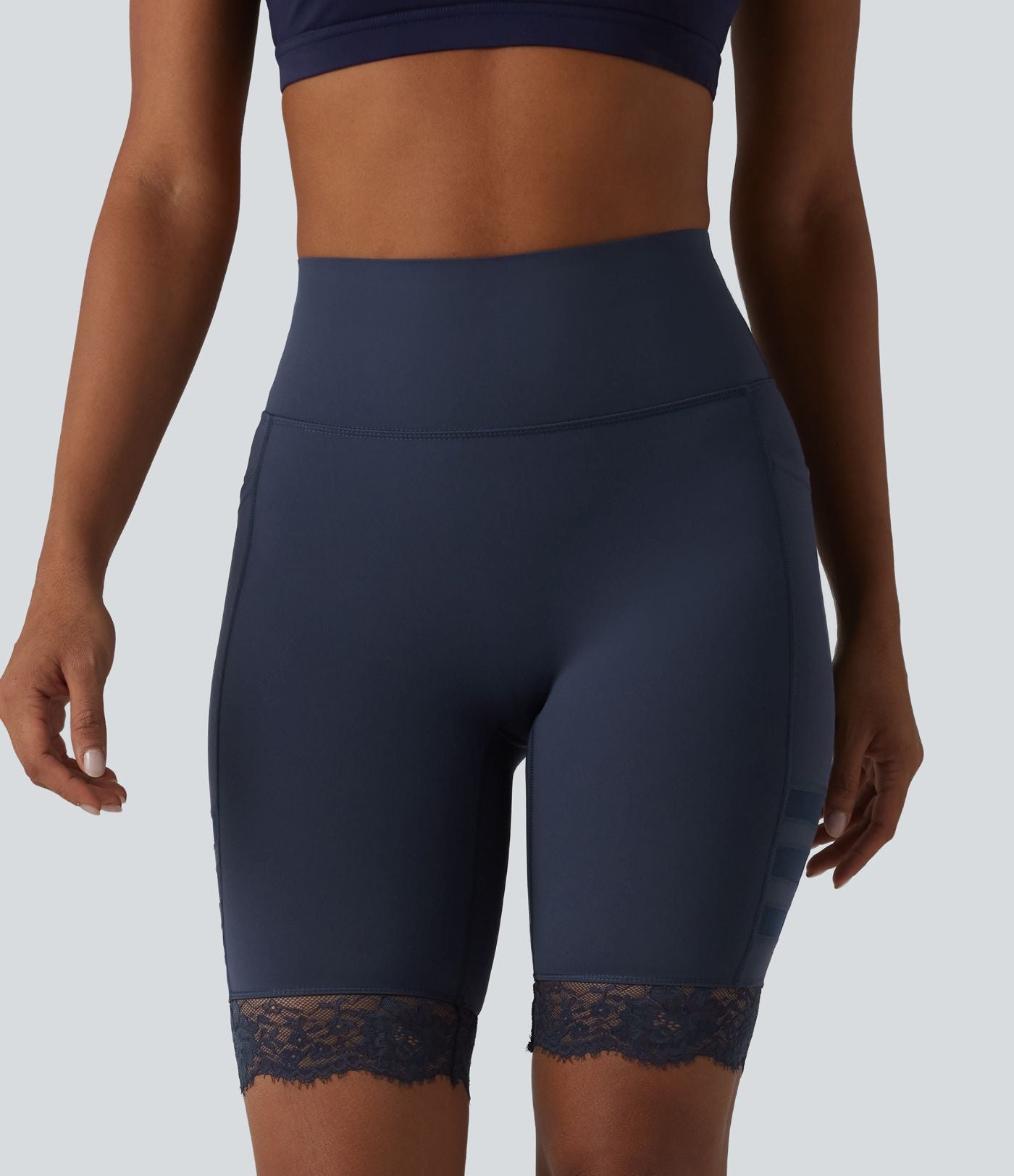 Halara UltraSculpt™ Short de cycliste gainant taille haute en mesh respirant avec dentelle contrastée et poches — 23 cm