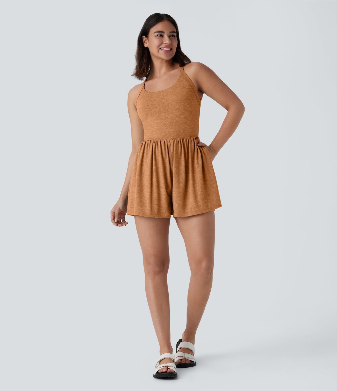 Combishort de villégiature 2-en-1 à dos nu, design torsadé, poches latérales - Édition Easy Peasy
