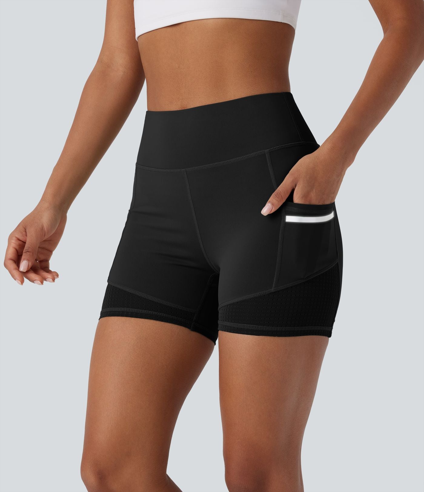 Short de sport SoftlyZero™ Airy taille haute 10 cm avec bandes réfléchissantes contrastées, empiècements ajourés et poches latérales à effet frais InstantCool