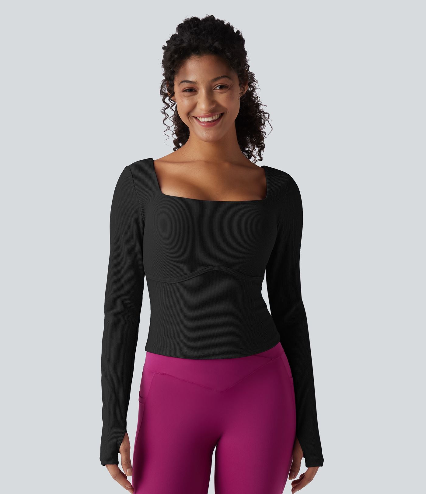 Haut de yoga côtelé push-up à col carré, manches longues et trous pour les pouces - Bonnets E-G