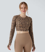 Haut de sport yoga court col rond à manches longues avec passants pouces imprimé léopard Halara UltraSculpt™