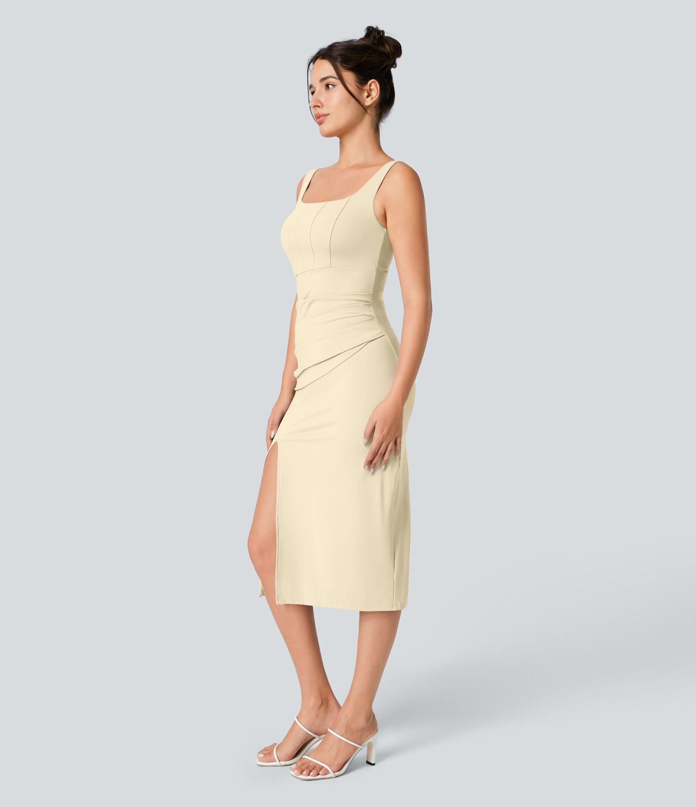 Robe corset midi moulante ruchée à encolure carrée, dos nu, brassière intégrée