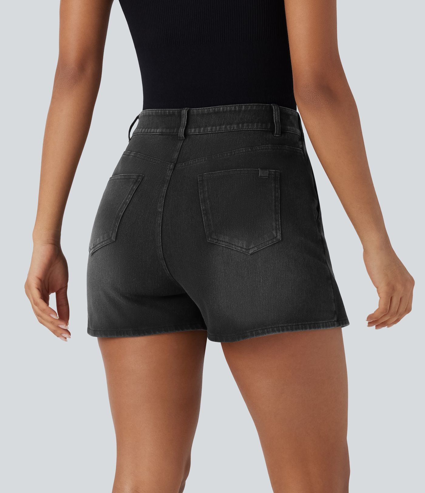 Halara Flex™ Short décontracté en jean extensible effet délavé à taille haute avec poches multiples et détail enveloppant