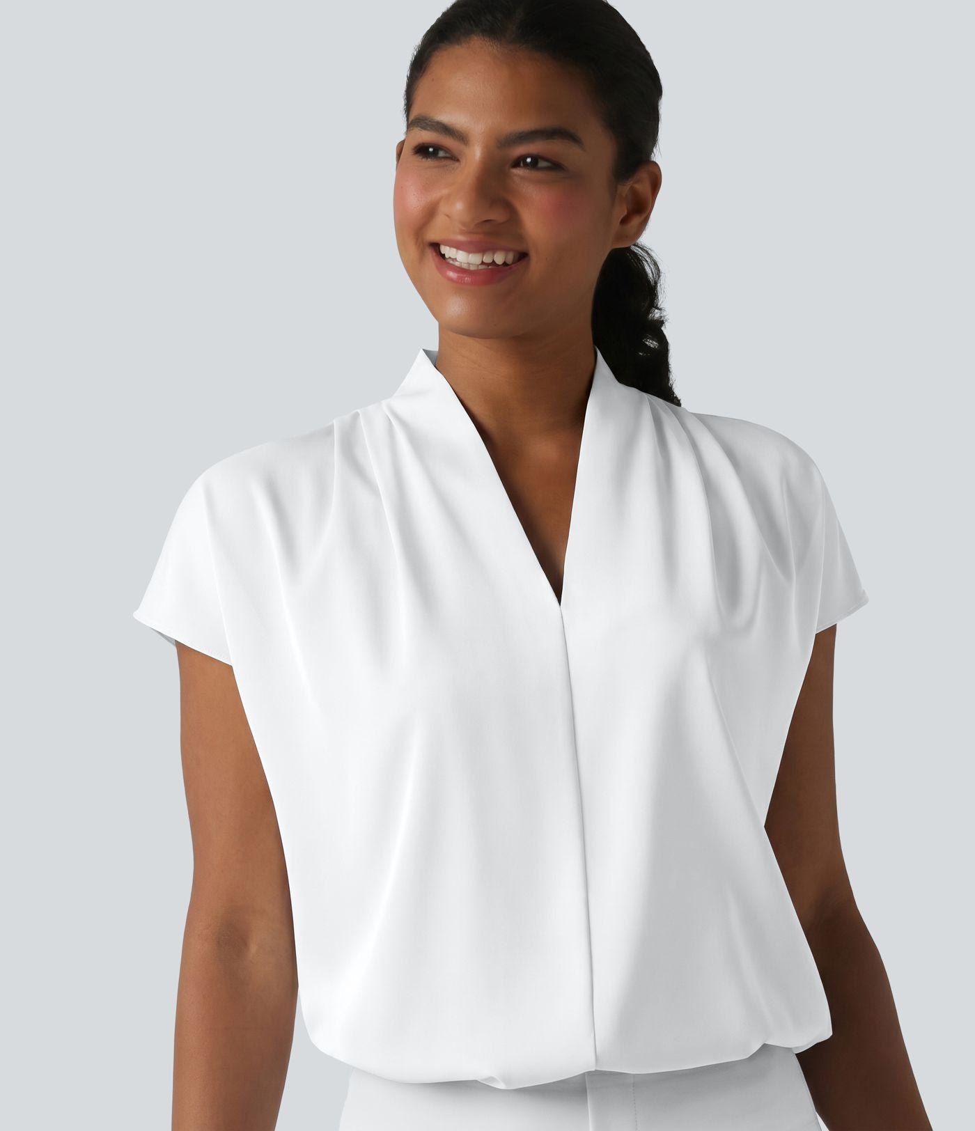 Blouse esprit bureau ample défroissage facile, col V et manches chauve-souris