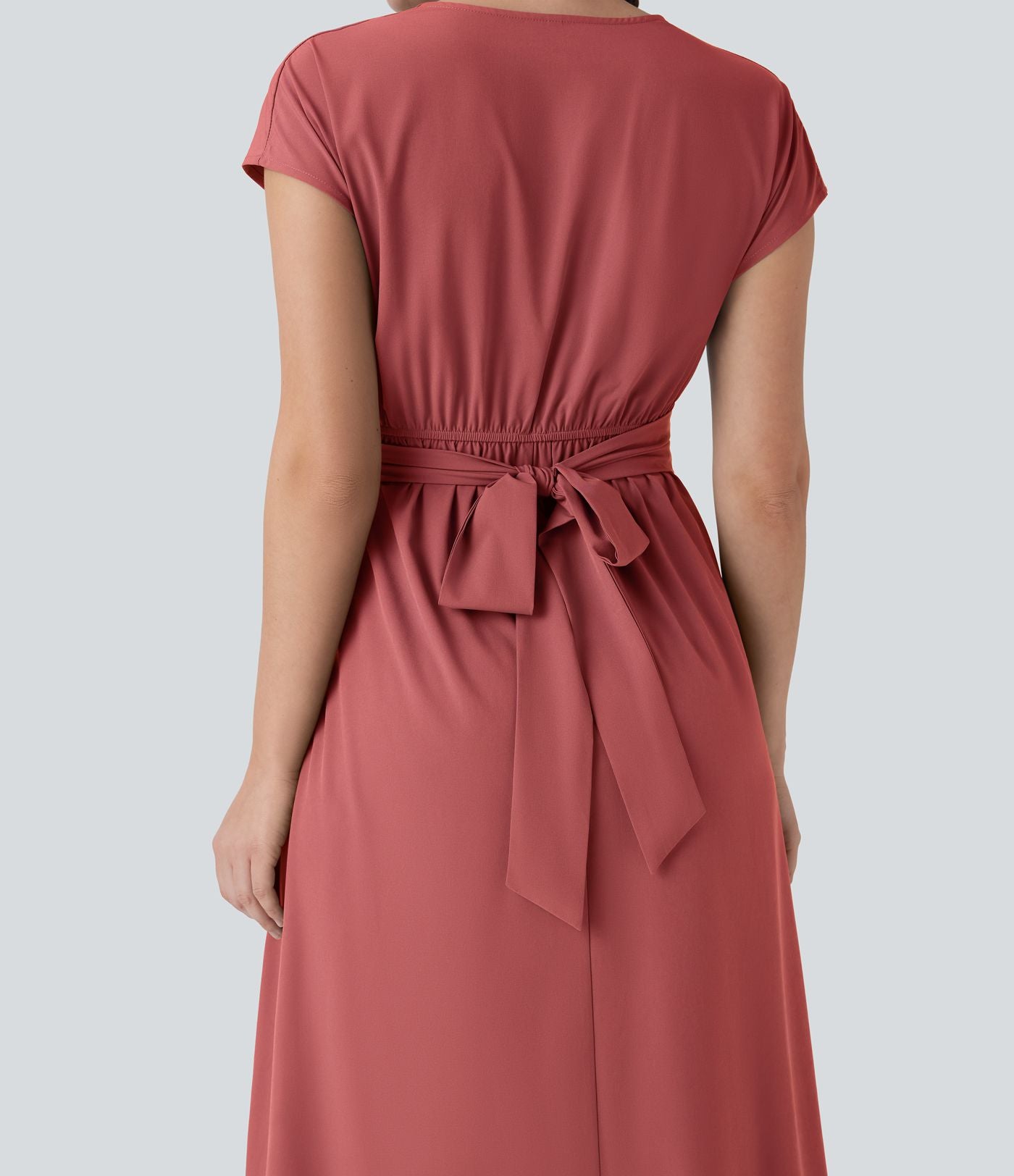 Robe midi Breezeful™ col V manches courtes à liens dans le dos séchage rapide avec poches latérales