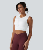 Brassière de sport courte en maille côtelée effet frais InstantCool anti-odeurs avec détail torsadé, superposition en mesh et brassière intégrée, protection solaire UPF40+