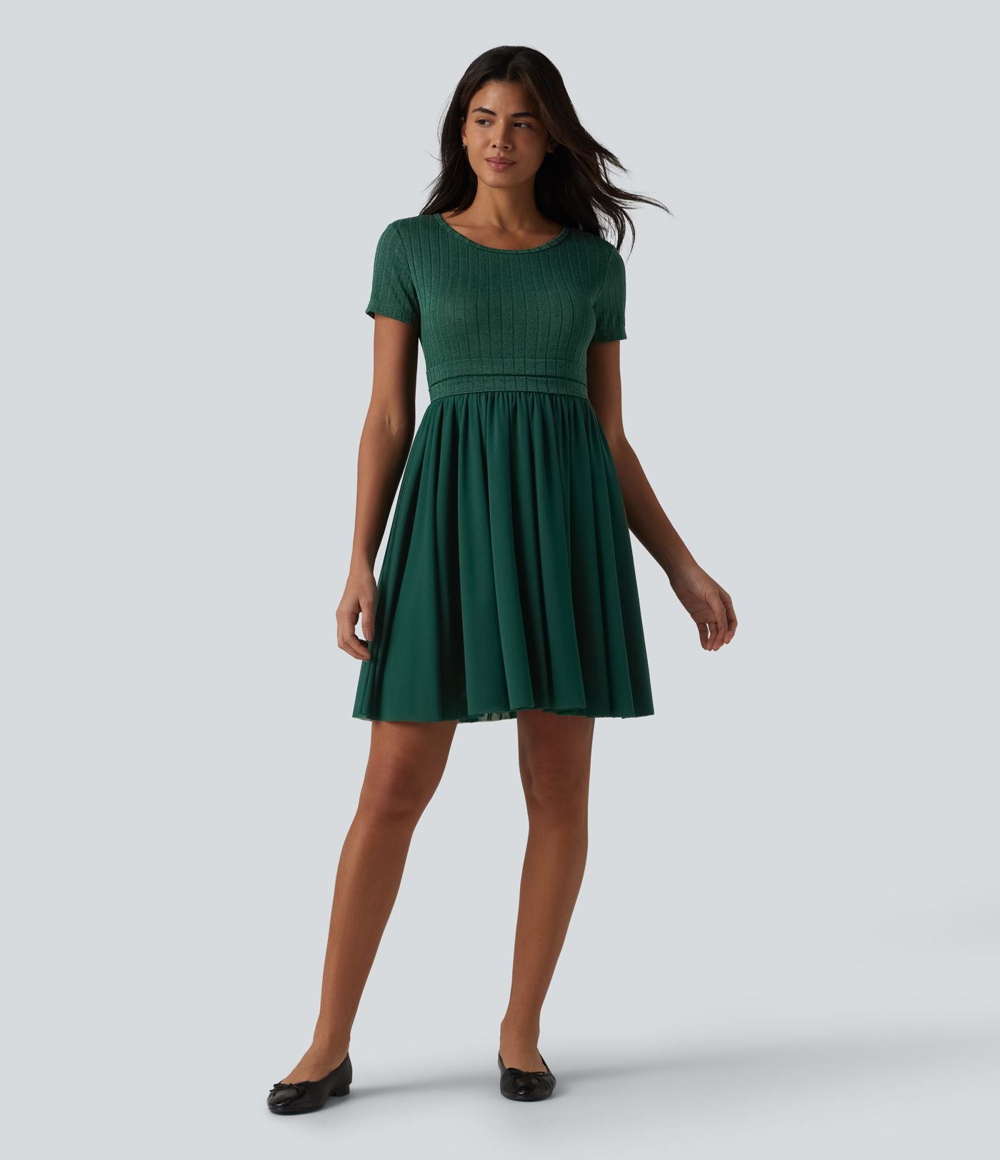 Robe casual mini fluide col rond à manches courtes avec mesh contrasté