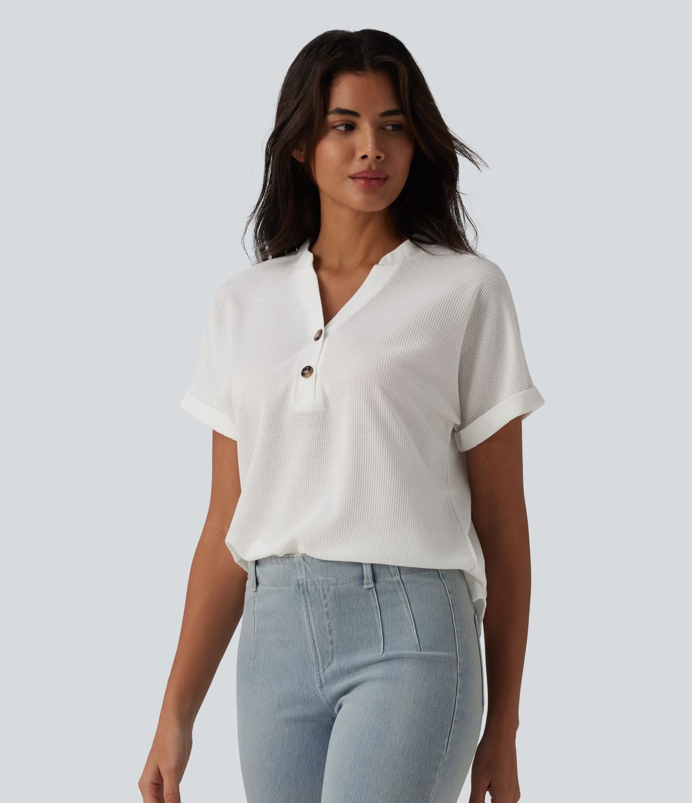 T-shirt casual en tissu gaufré col V à manches chauve-souris et boutons