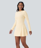 Robe de courte décontractée en maille côtelée à col montant et manches longues
