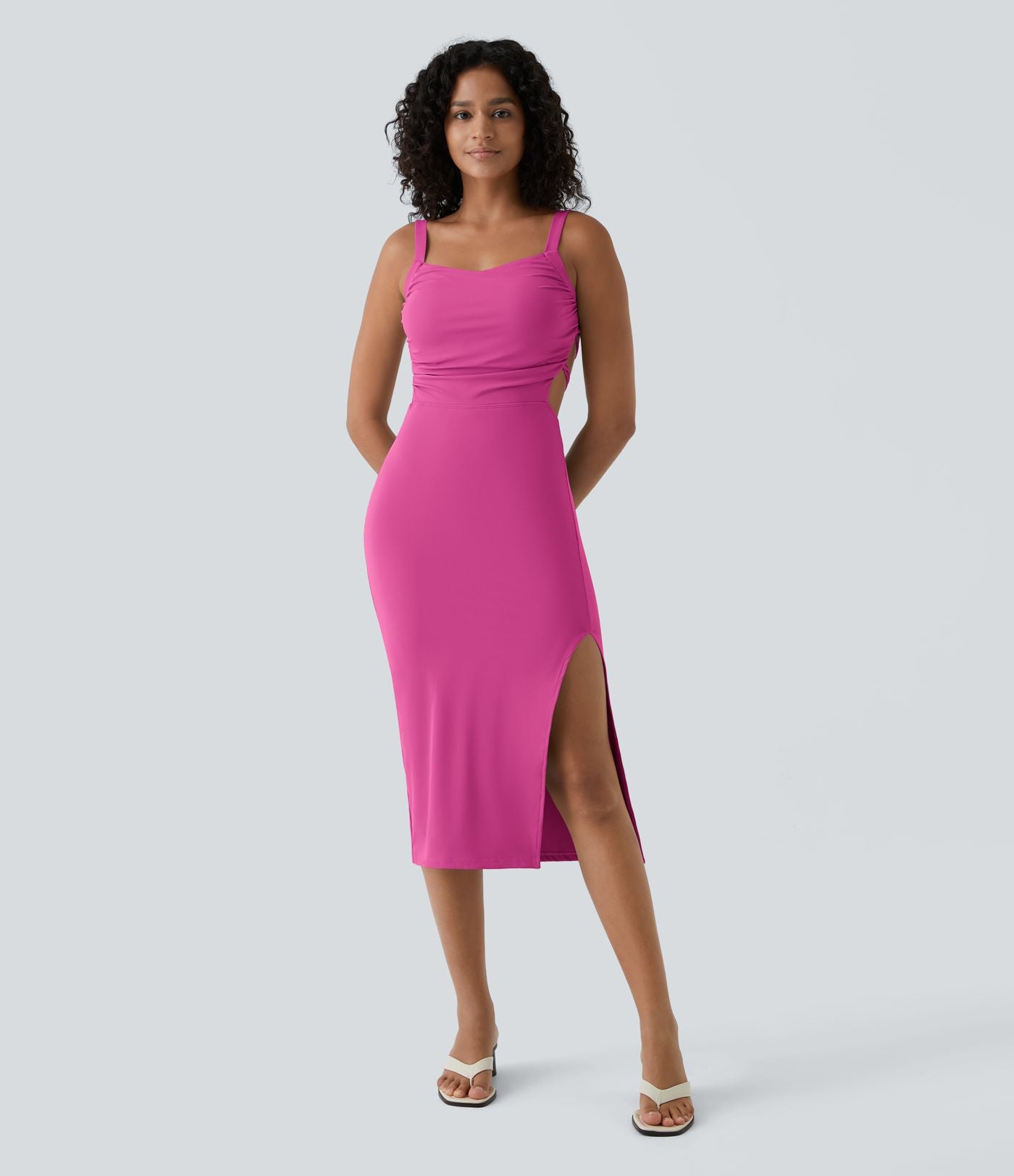 Robe midi laquée fendue, brassière intégrée, dos nu croisé