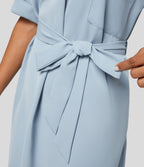 Robe-chemise décontractée à col, manches retroussables et ceinture