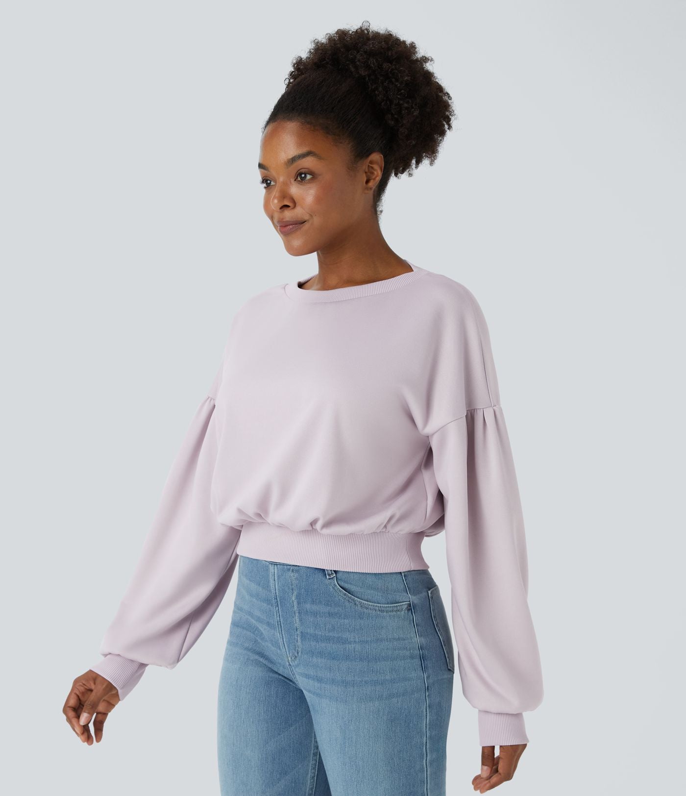 Sweat-shirt décontracté ample à col rond, épaules tombantes et manches évasées plissées