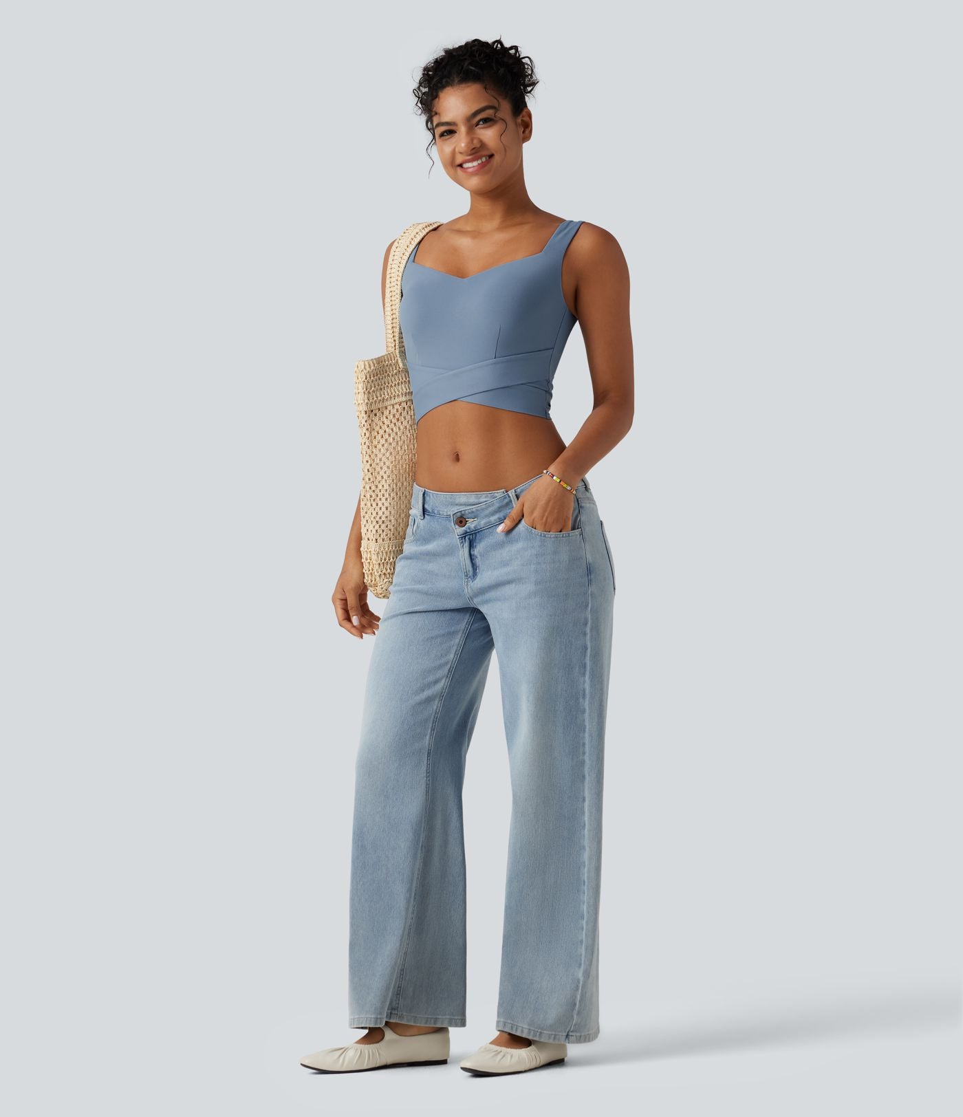 Débardeur crop-top à encolure diamant avec base croisée et coussinets amovibles