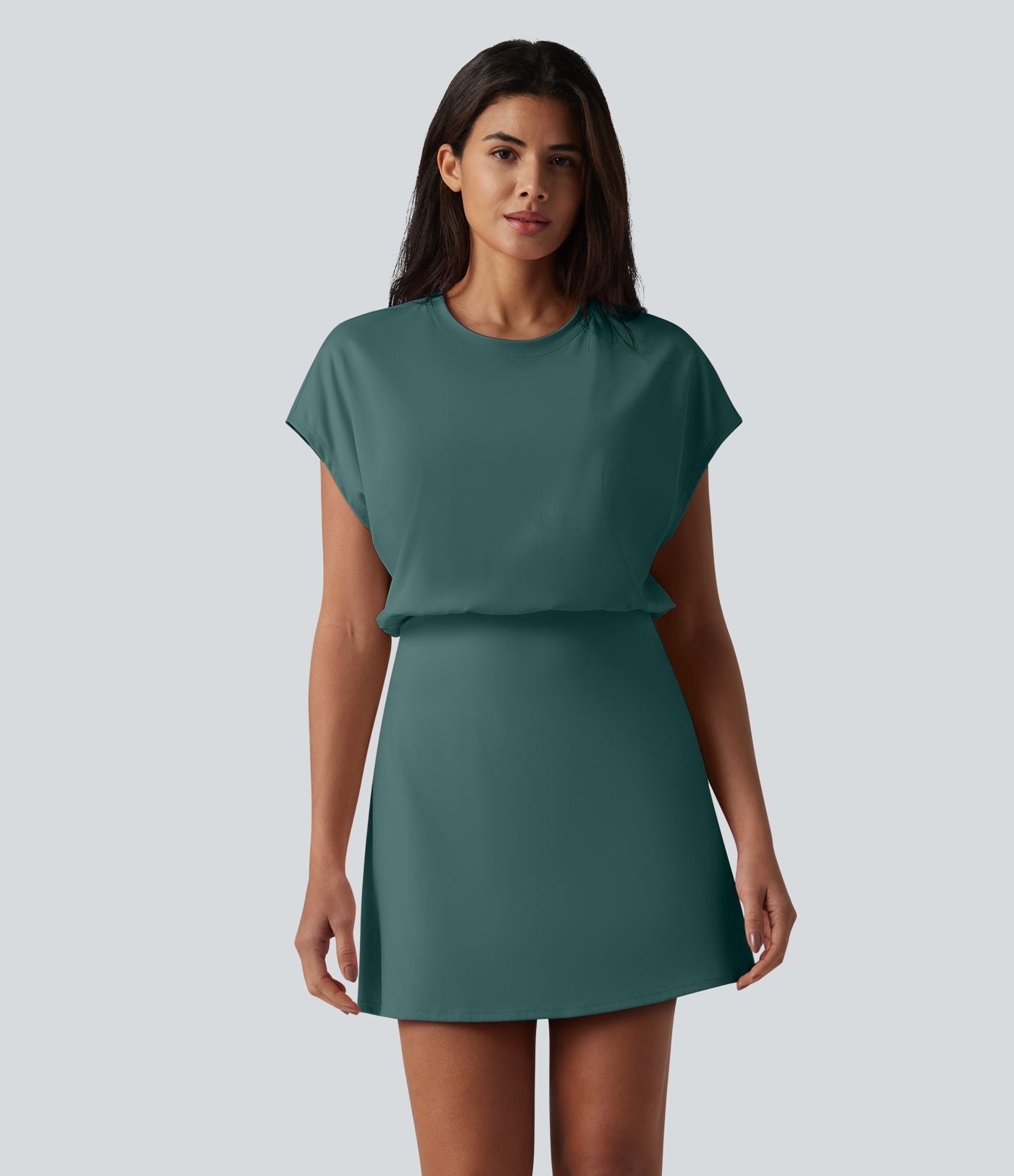 Robe de sport mini de yoga SoftlyZero™ Airy 2-en-1 effet frais InstantCool col rond à manches courtes, demi-zip et poches, accès facile Easy Peasy
