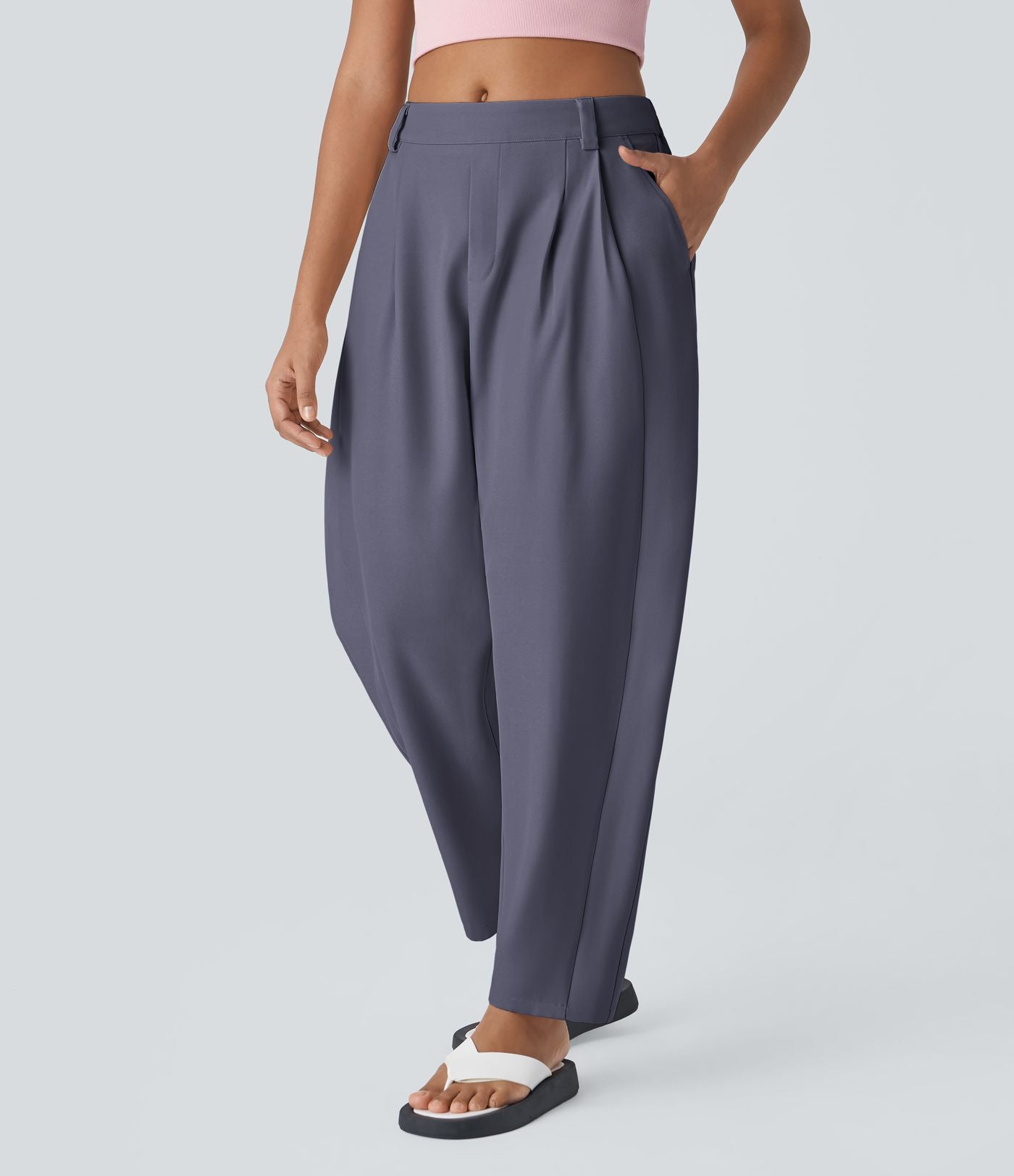 Pantalon tailleur ample, taille moyenne, coupe barrel, à poches