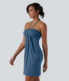 Robe resort mini dos nu à col licou avec lien noué dans le dos et poches